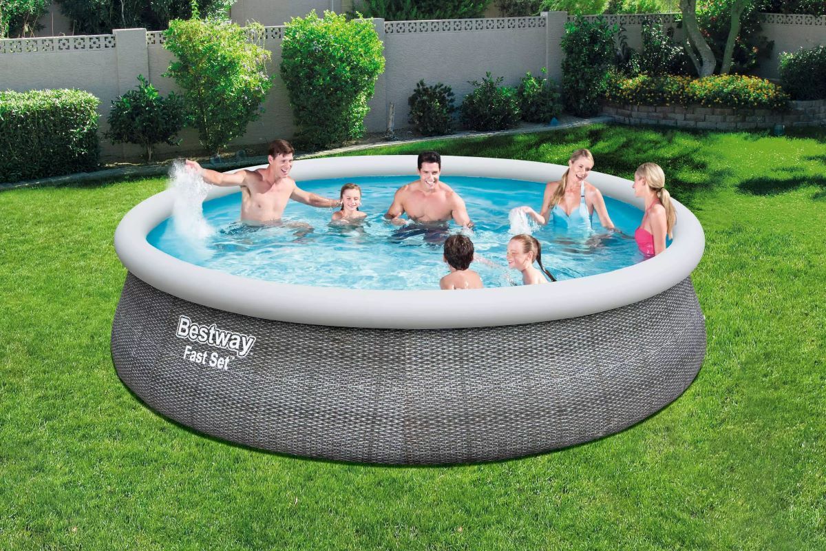 How to choose the right size inflatable pool for your family