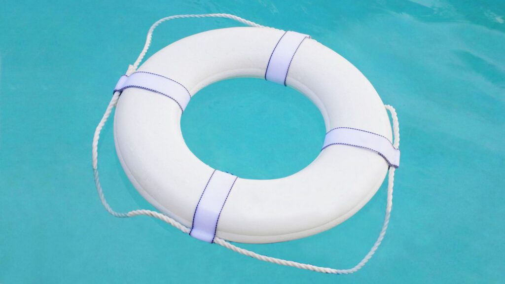 Inflatable pool safety precautions for solo swimming