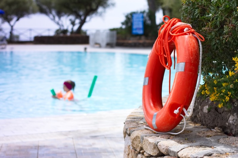 Inflatable pool versus natural lakes: Which offers a safer swimming experience?