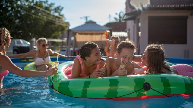 Throwing the Perfect Pool Party with Inflatable Pools