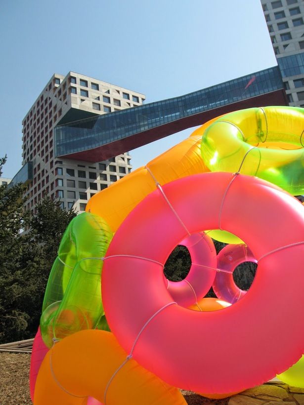 Designing Floating Art Installations with Inflatable Pools